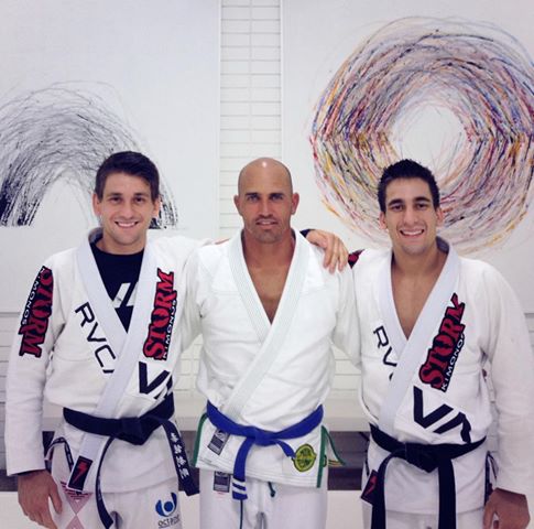 Kelly Slater with the Mendes bros