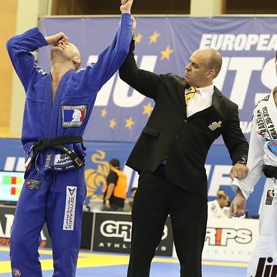 (Video) Guard pull to knee bar to back take – Paul Persson IBJJF Europeans