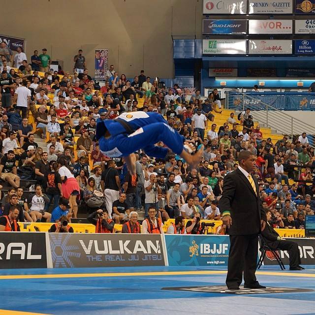 Leandro Lo Flying High (pic by Mario Neto)