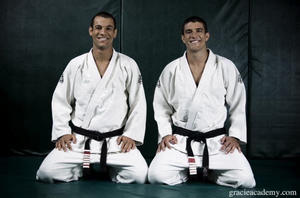 (Rare Video) Ryron Vs Rener Gracie Rolling For Real (No Flow Roll)