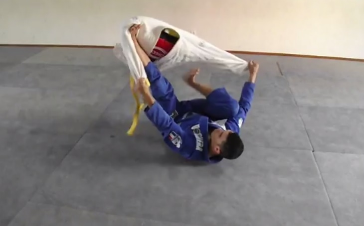 (Video) No Partner To Roll With? This BJJ Player Has A Brilliant Solution