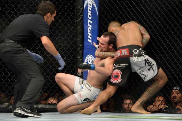 (Video) Yancy Medeiros Places a Crazy Reverse Bulldog Choke @UFC 177