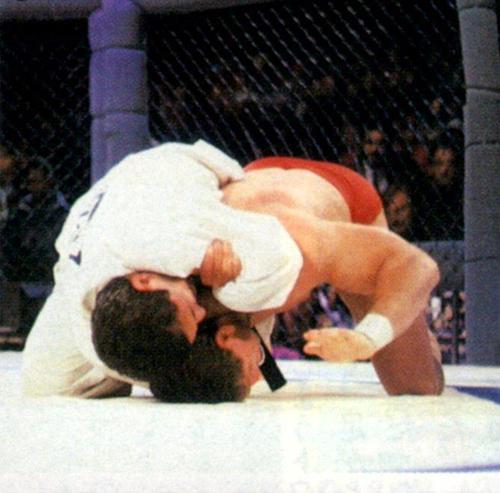 UFC1: Royce Gracie chokes Ken Shamrock