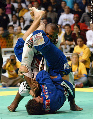 Jacare had his arm broken by Roger Gracie in the absolute final and ended up winning on points