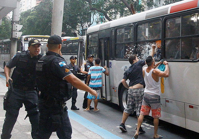 Rio bus being raided by Jiu-Jitsu practitioners