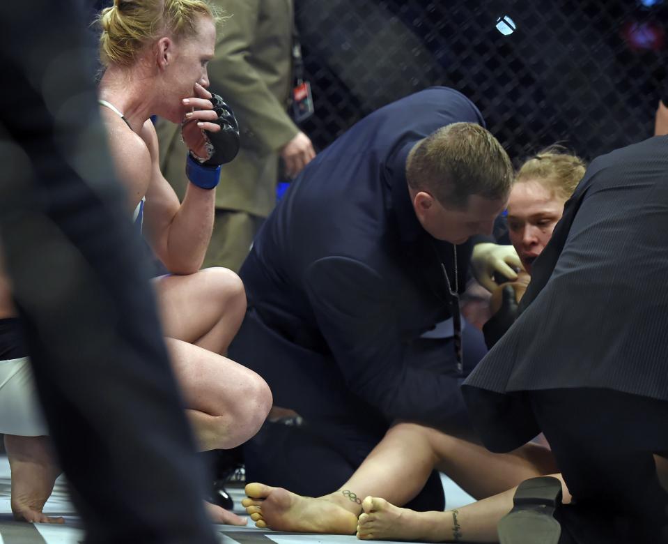 Ronda Rousey vs Holly Holm (Full Fight)