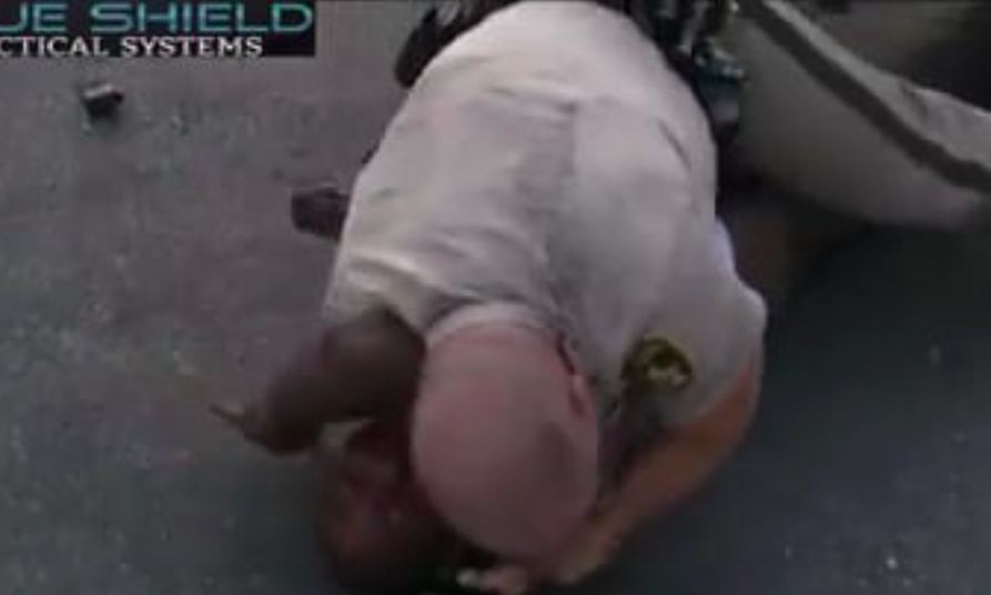 Cop Grapples with Suspect, Mounts and Places Arm Triangle