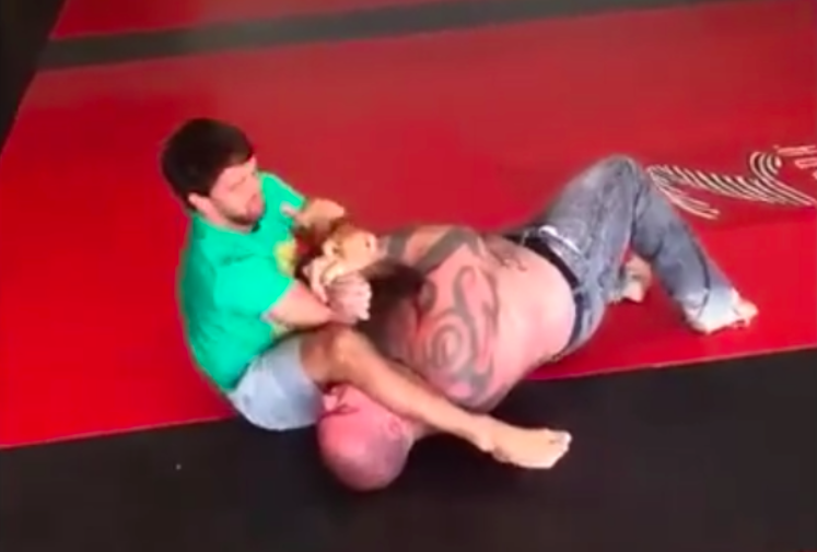 Huge Guy Challenges Much Smaller BJJ World Champ Robson Moura