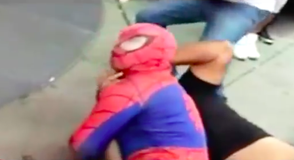 Guy in Spiderman Costume Uses Jiu-Jitsu To Beat Up Racist Bully