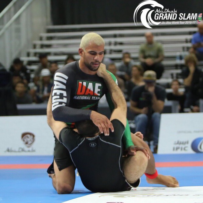 Abu Dhabi Grand Slam LA: In the adult black belt 92kg division, @erberthsantos outscored Murilo Santana 6-0 for the gold medal. Photo by @gentleartmedia.