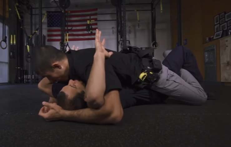 Gracie Breakdown: Man Out-Grapples Florida Police Officer and Gets Away!