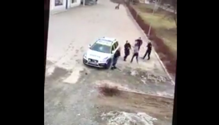 4 (Polite) Swedish Cops Couldn’t Take Down 1 Unarmed Refugee
