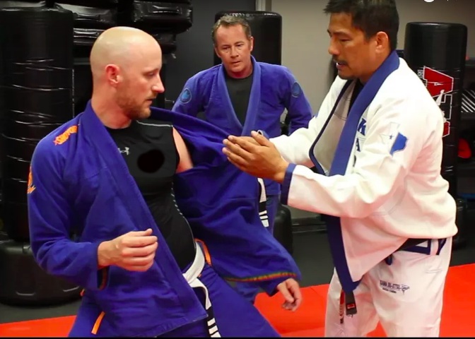 “The Gi is Unrealistic Bro” Gi vs Street Clothes: Which is Better in BJJ?