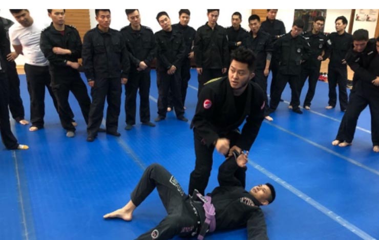 Hong Kong jiu-jitsu black belt trains Chinese police
