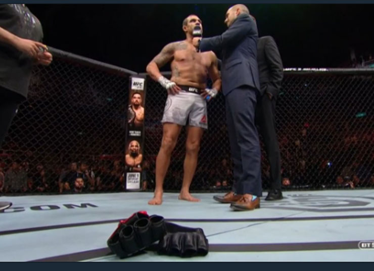 Vitor Belfort Leaves His Gloves In The Octagon Following Likely Last Bout In UFC