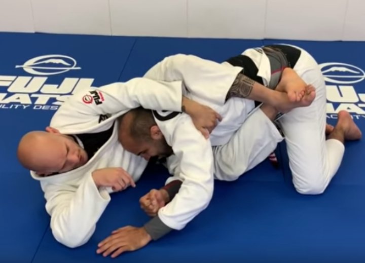 How Xande Ribeiro Traps His Opponents in The Side Closed Guard