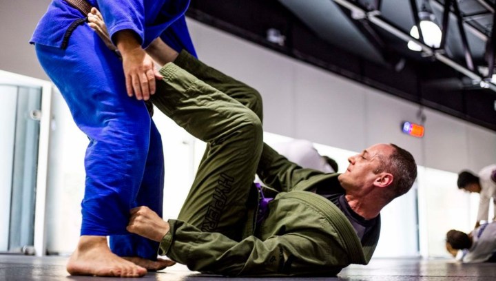 SLOW DOWN Wrestlers In BJJ by Using Your Guard