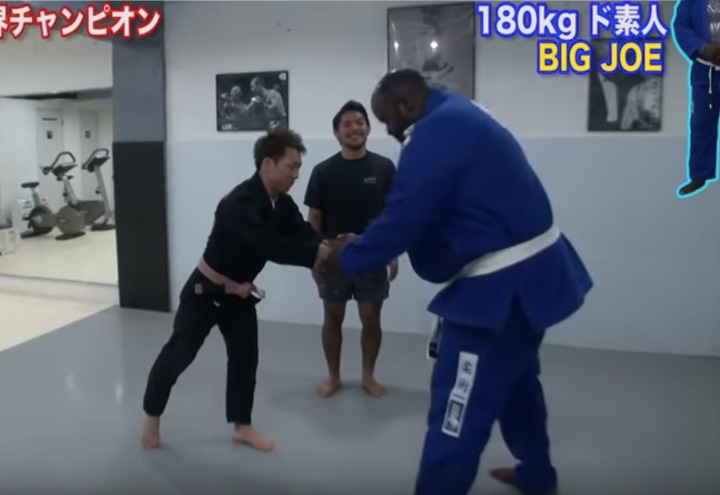 52 kg BJJ Brown Belt Takes on 180kg White Belt with 1 Year Experience