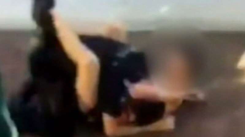 Police Officer Gets Guillotine Choked by a 15-Year Old