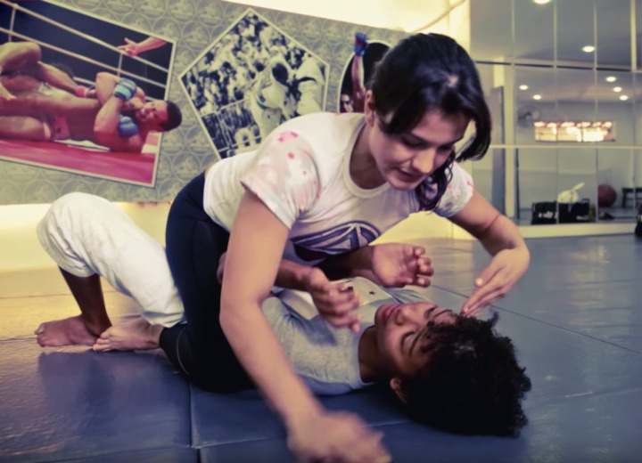 Kyra Gracie has a Wicked Armpit Armlock Set Up From Mount