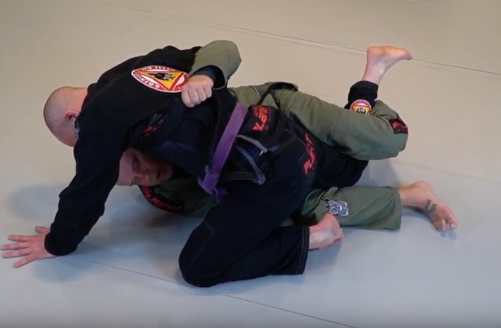 Countering the Old School Half Guard Sweep