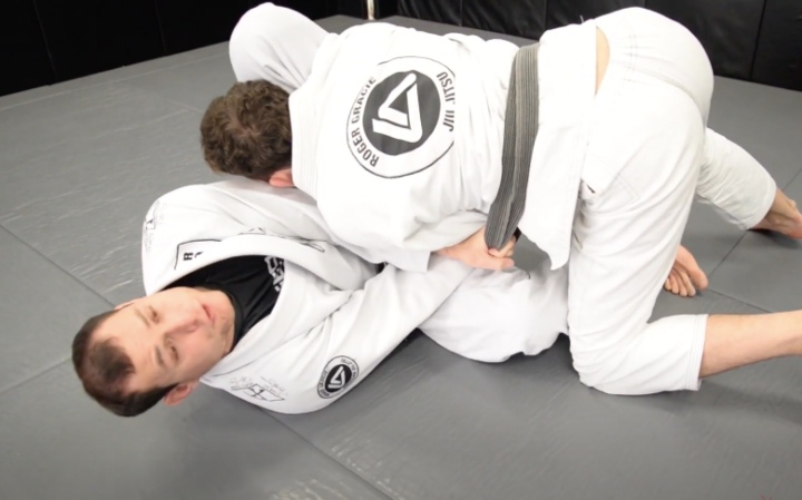 Roger Gracie Has a Unique Method Of Deflecting Pressure Passing