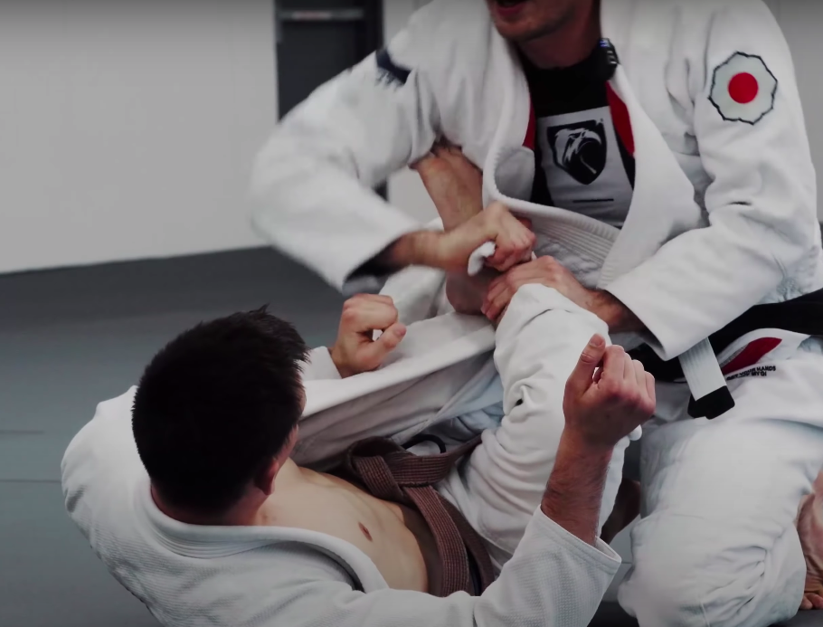 Use This Weird Lapel Grip For Effective Guard Passing