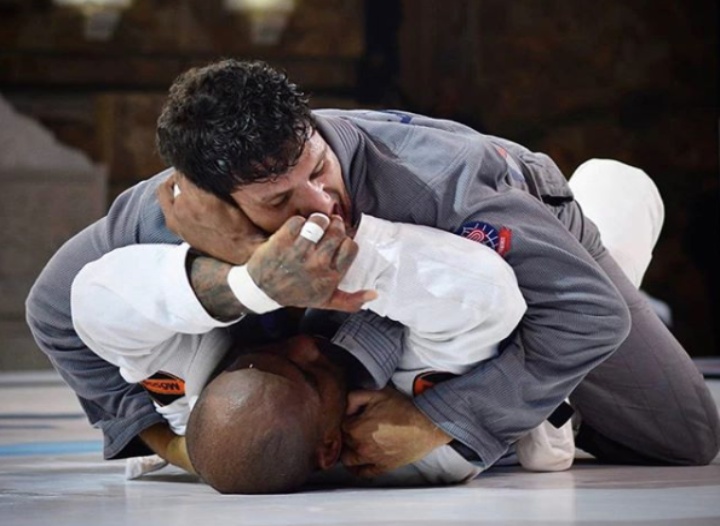 Erberth Santos Does it Again; Gives Up Mid-Match Against Felipe Pena