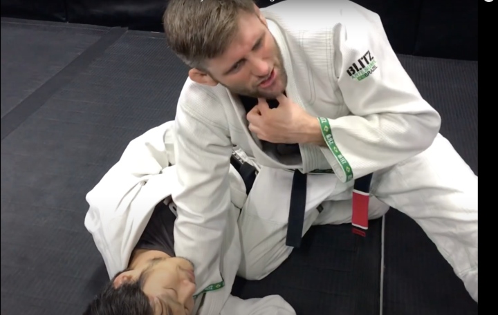 3 Ways To Pass Guard in BJJ with a Knee Slice When The Opponent Defends Well