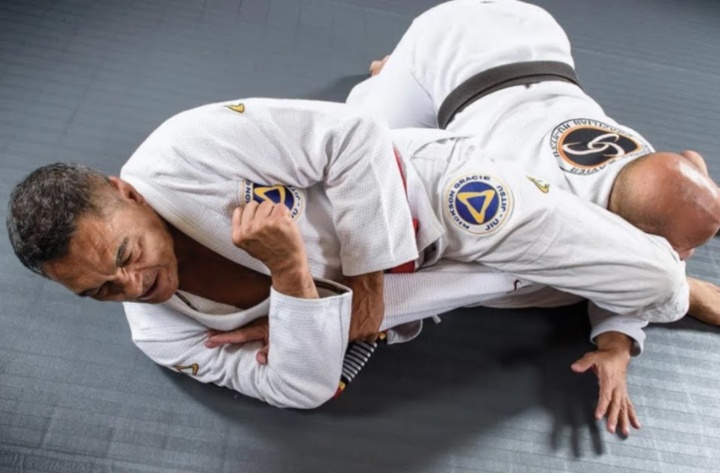 (Video) Rickson Gracie Rolling With 50 People For 25 Minutes At A Seminar In Chicago