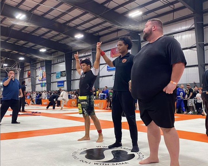 Black Belt Roosterweight Submits an Ultra Heavyweight in Competition