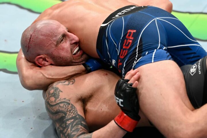How Did Alexander Volkanovski Survive Brian Ortega’s Guillotine at UFC 266?