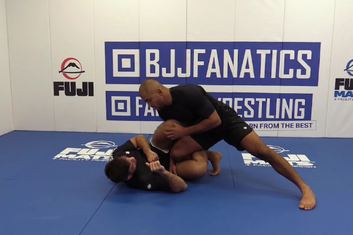 This Folding Pass by Kaynan Duarte Works Great Against Knee Shield