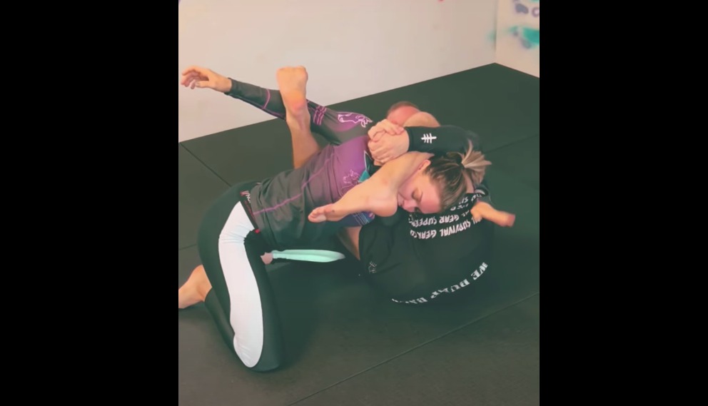 You Can Apply The ‘Canto Choke’ in No Gi