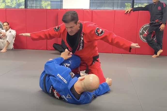 Helicopter Hip Switch To Pass The Knee Shield by Jean Jacques Machado