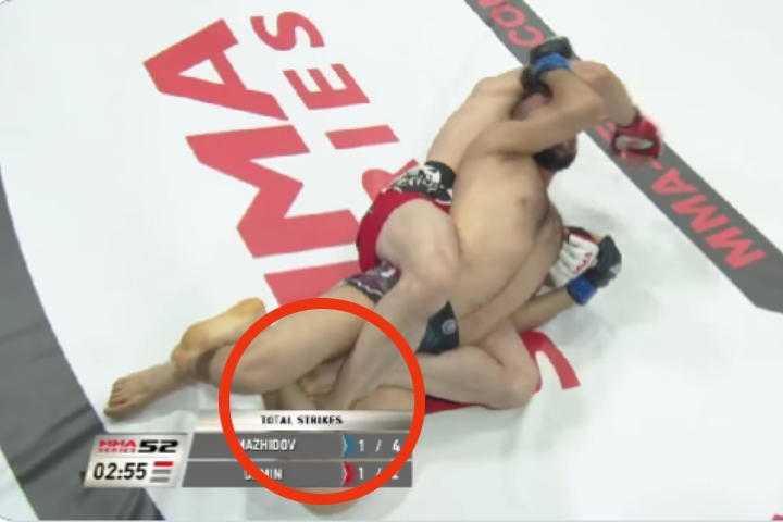 [Watch] MMA Fighter Crosses Ankles While On Opponent’s Back – Gets Leglocked