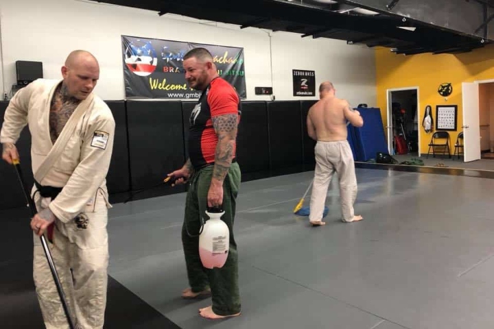 Who Should Be Cleaning The Mats In A BJJ School?