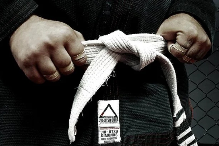 BJJ White Belts Should Work On Defense More Than On Submissions