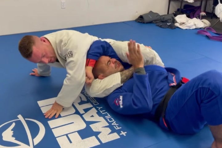 This Triangle Choke Setup From The Back Is Super Tight