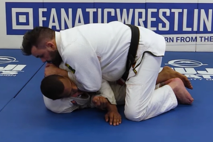 Here’s How To Cross Collar Choke Someone From The Knee Split Position
