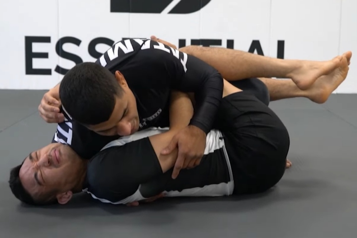 JT Torres Shows A Great Smash Pass Technique From Half Guard