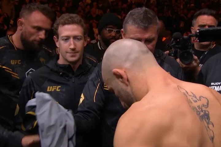 [WATCH] Mark Zuckerberg’s Awkward Appearance At UFC 298