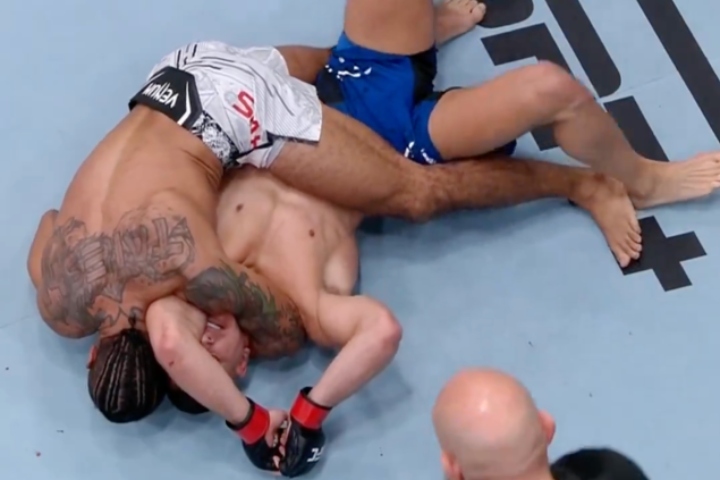 [WATCH] Mike Davis Submits Natan Levy With Nasty Arm Triangle At UFC Vegas 88
